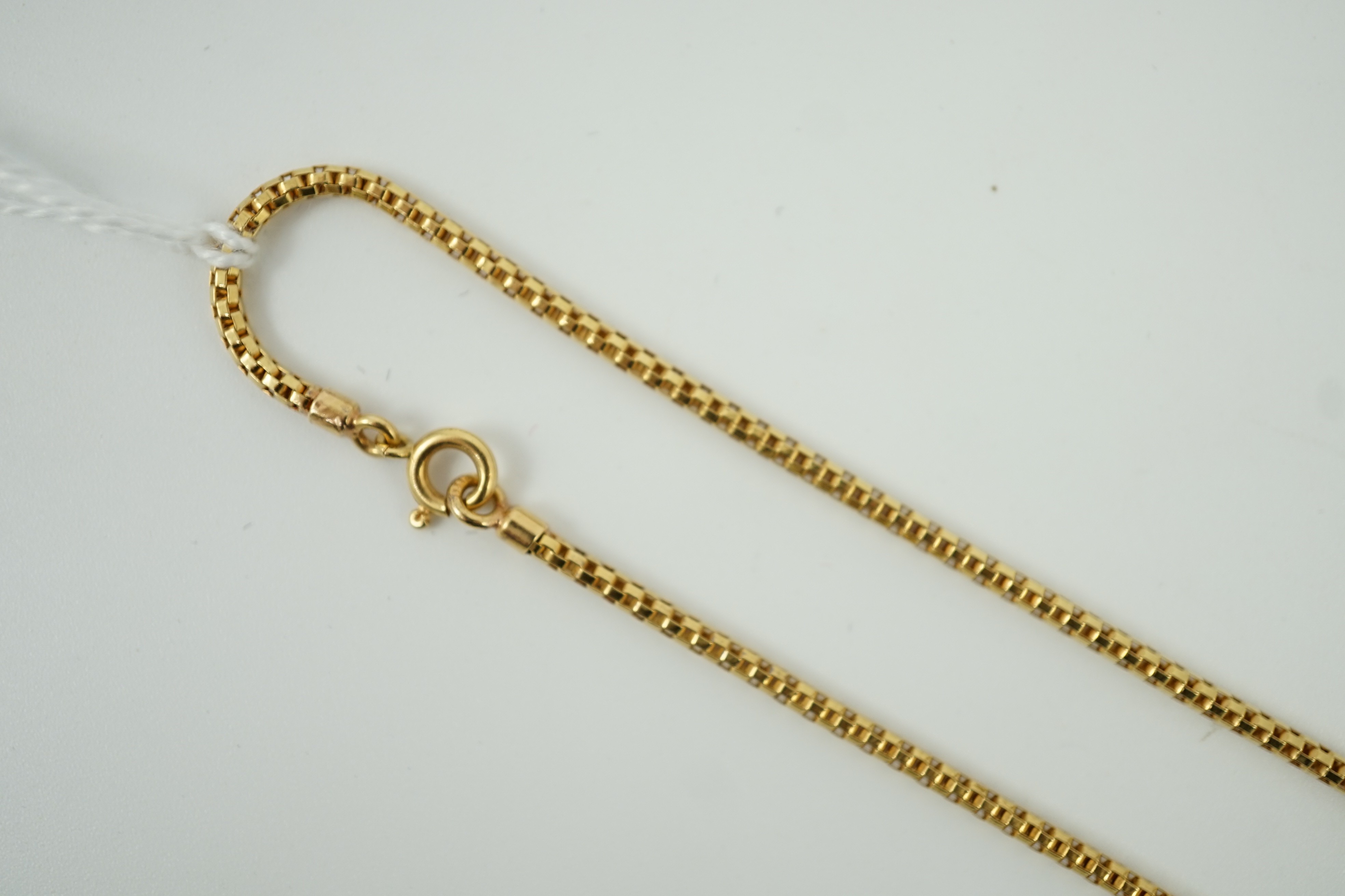A modern 750 yellow metal chain, 48cm, 7.5 grams.